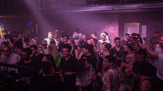 Organiser un blind test dans son bar : le guide complet
