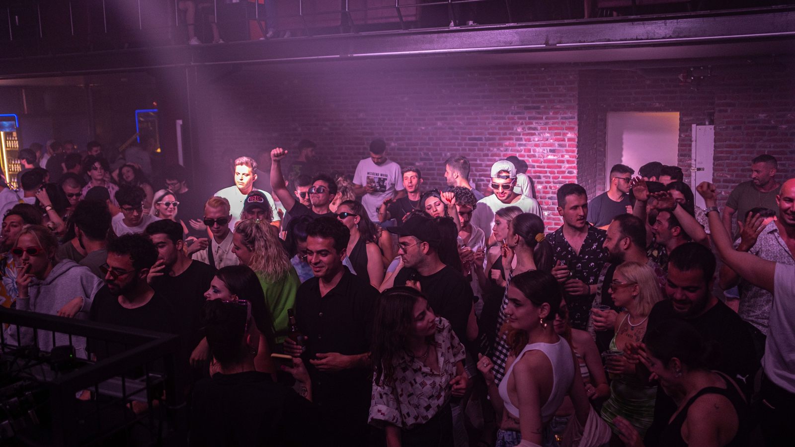 Organiser un blind test dans son bar : le guide complet